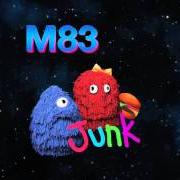 Der musikalische text BIBI THE DOG von M83 ist auch in dem Album vorhanden Junk (2016)