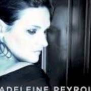 Der musikalische text DESPERADOES UNDER THE EAVES von MADELEINE PEYROUX ist auch in dem Album vorhanden The blue room (2013)
