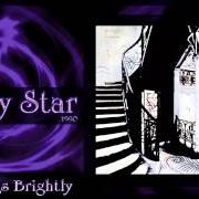 Der musikalische text HALAH von MAZZY STAR ist auch in dem Album vorhanden She hangs brightly (1991)