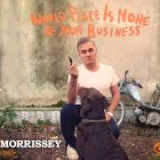 Der musikalische text KISS ME A LOT von MORRISSEY ist auch in dem Album vorhanden World peace is none of your business (2014)