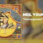 Der musikalische text HOMEGROWN von NEIL YOUNG ist auch in dem Album vorhanden Homegrown (2020)