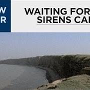 Der musikalische text WAITING FOR THE SIRENS' CALL von NEW ORDER ist auch in dem Album vorhanden Waiting for the sirens' call (2005)