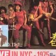 Der musikalische text RED PATENT LEATHER von NEW YORK DOLLS ist auch in dem Album vorhanden Red patent leather (1975)
