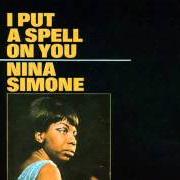 Der musikalische text NOBODY KNOWS YOU WHEN YOU'RE DOWN AND OUT von NINA SIMONE ist auch in dem Album vorhanden Feeling good (1994)