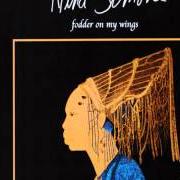 Der musikalische text LE PEUPLE EN SUISSE von NINA SIMONE ist auch in dem Album vorhanden Fodder on my wings (1982)