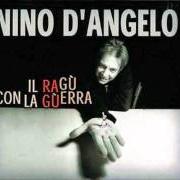 Der musikalische text STO 'NMANO A TE von NINO D'ANGELO ist auch in dem Album vorhanden Il ragù con la guerra (2005)