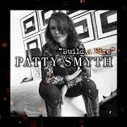 Der musikalische text BUILD A FIRE von PATTY SMYTH ist auch in dem Album vorhanden It's about time (2020)