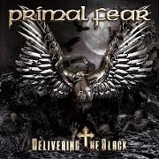 Der musikalische text WHEN DEATH COMES KNOCKING von PRIMAL FEAR ist auch in dem Album vorhanden Delivering the black (2014)