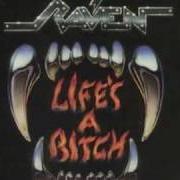 Der musikalische text PLAYING WITH THE RAZOR von RAVEN ist auch in dem Album vorhanden Life's a bitch (1987)