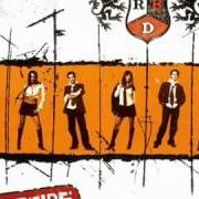 Der musikalische text SOLO QUÉDATE EN SILENCIO von RBD ist auch in dem Album vorhanden Rebelde (2005)