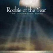 Der musikalische text SILHOUETTES (ALL EYES ABOVE) von ROOKIE OF THE YEAR ist auch in dem Album vorhanden The goodnight moon (2006)