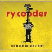 Der musikalische text NO HARD FEELINGS von RY COODER ist auch in dem Album vorhanden Pull up some dust and sit down (2011)