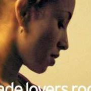 Der musikalische text IT'S ONLY LOVE THAT GETS YOU THROUGH von SADE ist auch in dem Album vorhanden Lovers rock (2000)