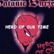 Der musikalische text HERO OF OUR TIME von SATANIC SURFERS ist auch in dem Album vorhanden Hero of our time (1995)