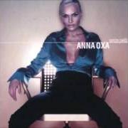 Der musikalische text CAMMINANDO CAMMINANDO von ANNA OXA ist auch in dem Album vorhanden Senza pietà (1999)