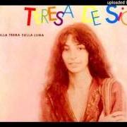Der musikalische text CANZONE PER IUZZELLA von TERESA DE SIO ist auch in dem Album vorhanden Sulla terra sulla luna (1980)