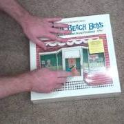 Der musikalische text GAMES TWO CAN PLAY von THE BEACH BOYS ist auch in dem Album vorhanden The box set (disc 3) (1993)
