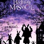 Der musikalische text KILL THE LIGHTS von THE BIRTHDAY MASSACRE ist auch in dem Album vorhanden Walking with strangers (2007)