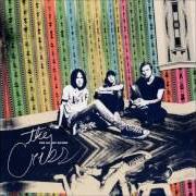 Der musikalische text CITY STORMS von THE CRIBS ist auch in dem Album vorhanden For all my sisters (2015)