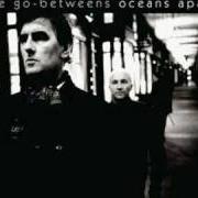Der musikalische text BOUNDARY RIDER von THE GO-BETWEENS ist auch in dem Album vorhanden Oceans apart (2006)