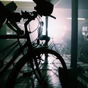 Der musikalische text THE HOURS BETWEEN von THE PROCLAIMERS ist auch in dem Album vorhanden Angry cyclist (2018)