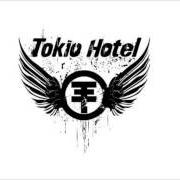 Der musikalische text 1000 MEERE von TOKIO HOTEL ist auch in dem Album vorhanden Best of (german version) (2010)