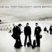 Der musikalische text STUCK IN A MOMENT YOU CAN'T GET OUT OF von U2 ist auch in dem Album vorhanden All that you can't leave behind (2001)