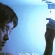 Der musikalische text GRAVITY von VIENNA TENG ist auch in dem Album vorhanden Waking hour (2002)