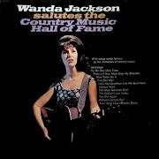 Der musikalische text THERE'S A NEW MOON OVER MY SHOULDER von WANDA JACKSON ist auch in dem Album vorhanden Wanda jackson salutes the country music hall of fa