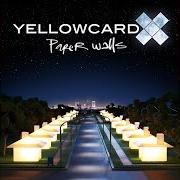 Der musikalische text LIGHT UP THE SKY von YELLOWCARD ist auch in dem Album vorhanden Paper walls (2007)