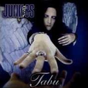 Der musikalische text MEGLIO COSI' (ITALIAN VERSION) von YUYU ist auch in dem Album vorhanden Tabu' (2005)