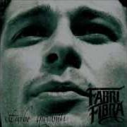 Der musikalische text DI FRETTA von FABRI FIBRA ist auch in dem Album vorhanden Turbe giovanili (2002)