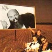 Der musikalische text ICE LOVE von BANCO DEL MUTUO SOCCORSO ist auch in dem Album vorhanden ...E via (1985)