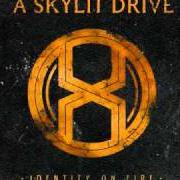Der musikalische text CARRY THE BROKEN von A SKYLIT DRIVE ist auch in dem Album vorhanden Identity on fire (2011)