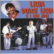 Der musikalische text COSA C'È BABY? von BEE HIVE ist auch in dem Album vorhanden Licia dolce licia e i bee hive (1987)