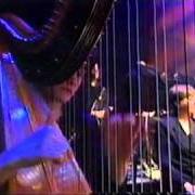 Der musikalische text D'AVENTURES EN AVENTURES von SERGE LAMA ist auch in dem Album vorhanden En concert (1988)