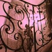 Der musikalische text LAMENTO DI UN CAVALIERE DELL'ORDINE DI ROSACROCE von ROBERTO VECCHIONI ist auch in dem Album vorhanden Per amore mio (1991)