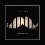Der musikalische text WAIT A MINUTE von DELUXE ist auch in dem Album vorhanden Stachelight (2015)