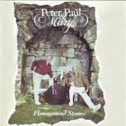 Der musikalische text I SHALL BE RELEASED von PETER, PAUL & MARY ist auch in dem Album vorhanden Flowers and stones (1990)