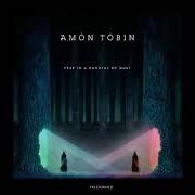 Der musikalische text ON A HILLTOP SAT THE MOON von AMON TOBIN ist auch in dem Album vorhanden Fear in a handful of dust (2019)