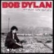 Der musikalische text T.V. TALKIN' SONG von BOB DYLAN ist auch in dem Album vorhanden Under the red sky (1990)