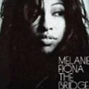 Der musikalische text IT KILLS ME von MELANIE FIONA ist auch in dem Album vorhanden The bridge (2009)