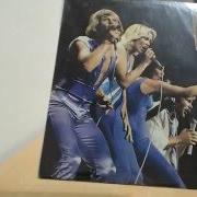 Der musikalische text THE NAME OF THE GAME von ABBA ist auch in dem Album vorhanden Live (1986)