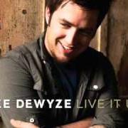 Der musikalische text WEIGHTLESS von LEE DEWYZE ist auch in dem Album vorhanden Live it up (2010)