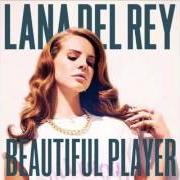 Der musikalische text SO LEGIT von LANA DEL REY ist auch in dem Album vorhanden Beautiful player (2013)