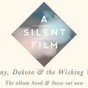 Der musikalische text RUSTLE OF THE STARS von A SILENT FILM ist auch in dem Album vorhanden Sand & snow (2012)
