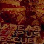 Der musikalische text CANCIU DE LLUCHA von ESCUELA DE ODIO ist auch in dem Album vorhanden A dolor (2010)
