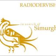 Der musikalische text LA FALENA E LA CANDELA (REPRISE) von RADIODERVISH ist auch in dem Album vorhanden In search of simurgh (2004)