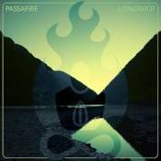 Der musikalische text FIRESIDE von PASSAFIRE ist auch in dem Album vorhanden Longshot (2017)