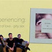 Der musikalische text FOLD von PITY SEX ist auch in dem Album vorhanden Feast of love (2013)